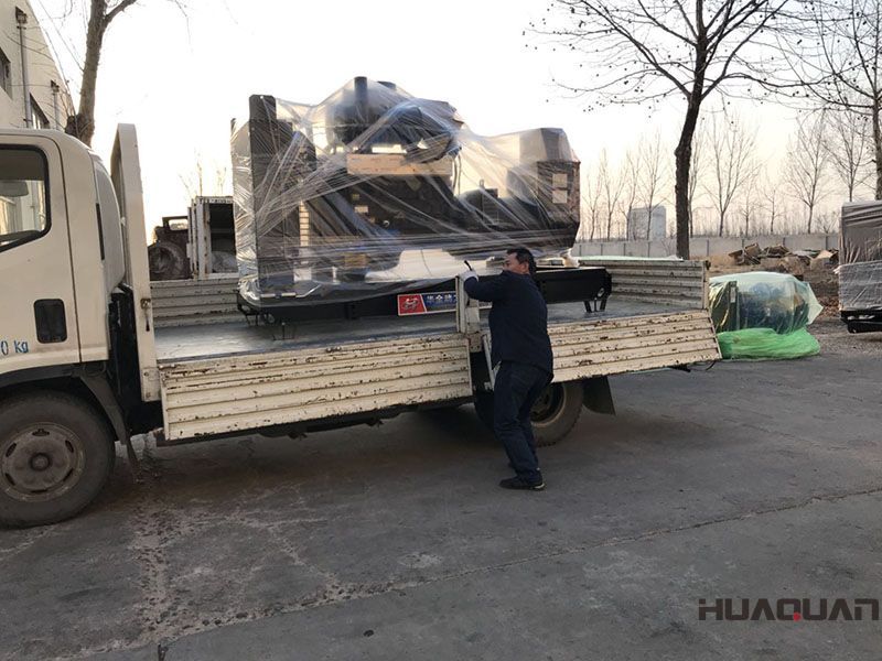 3.17號(hào)發(fā)送一臺(tái)HQ200GF座油箱式發(fā)電機(jī)組到河北省承德市