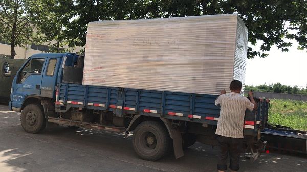 一臺(tái)170kw離合器柴油發(fā)電機(jī)組在2018年5月27日順利發(fā)往湖北恩施市