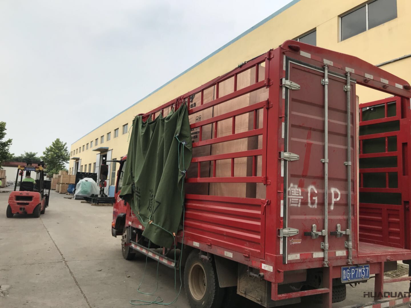 8月21日，一臺800kw自動化柴油發電機組從華全動力順利發往西北地區咸陽市