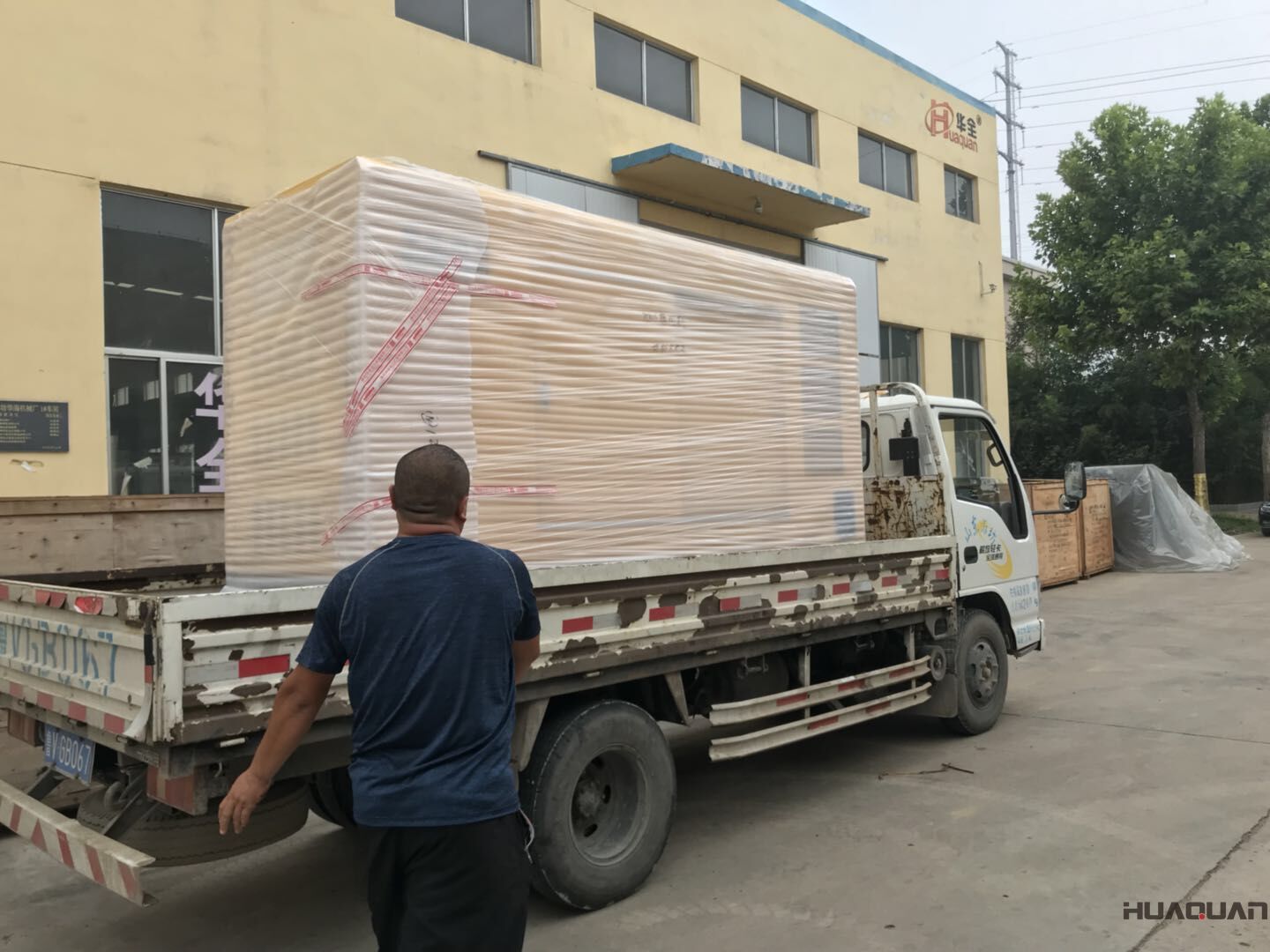 8月26日，一臺100kw立柜自啟動柴油發電機組從華全動力順利發往山東省