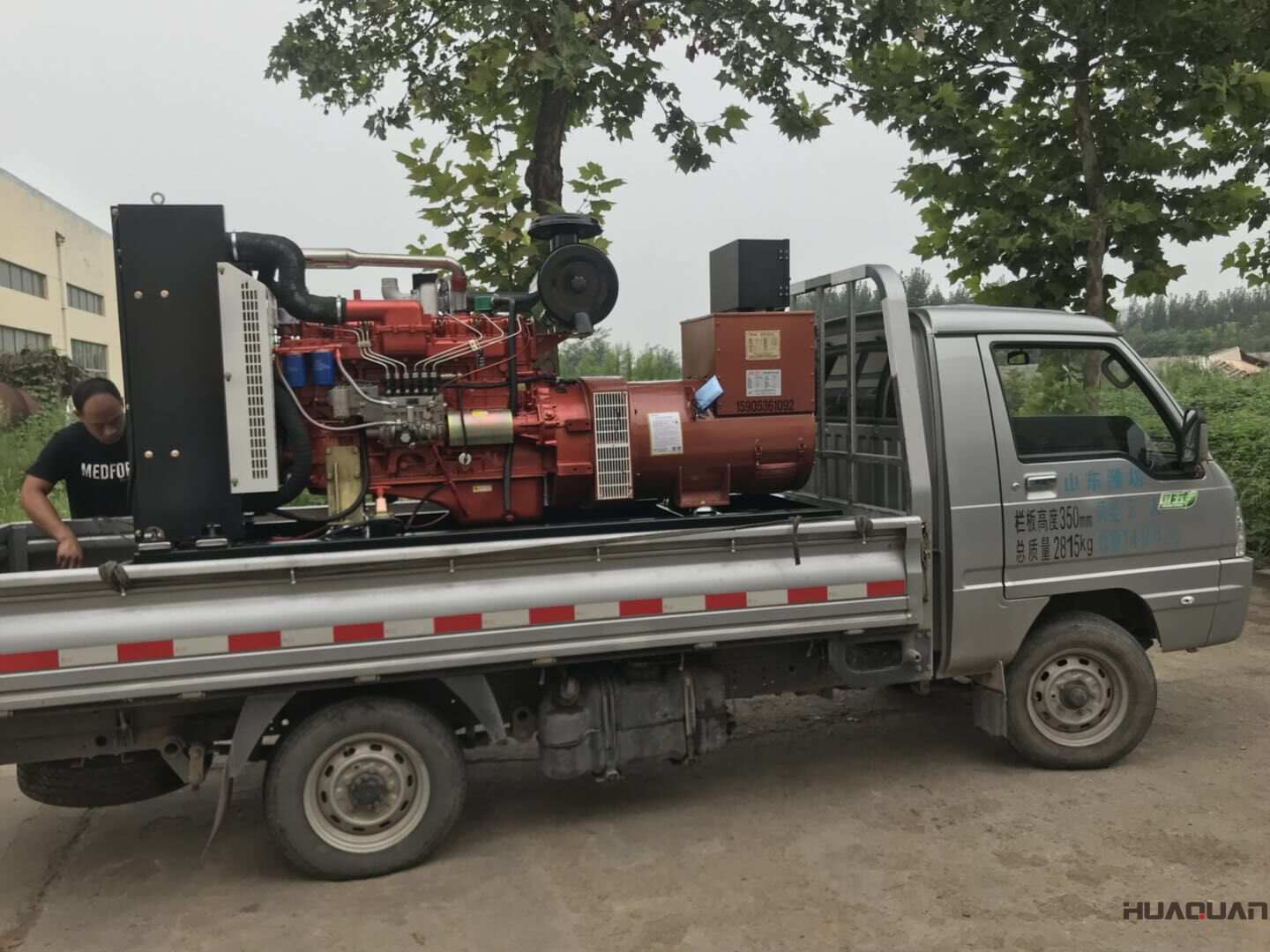 9月28日一臺260kw標(biāo)配型柴油發(fā)電機(jī)組發(fā)往山東