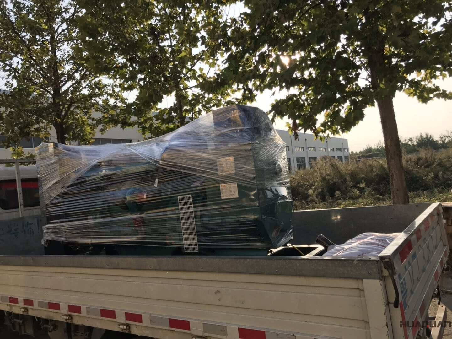 一臺100kw標(biāo)配型柴油發(fā)電機(jī)組于10月5日發(fā)往內(nèi)蒙古