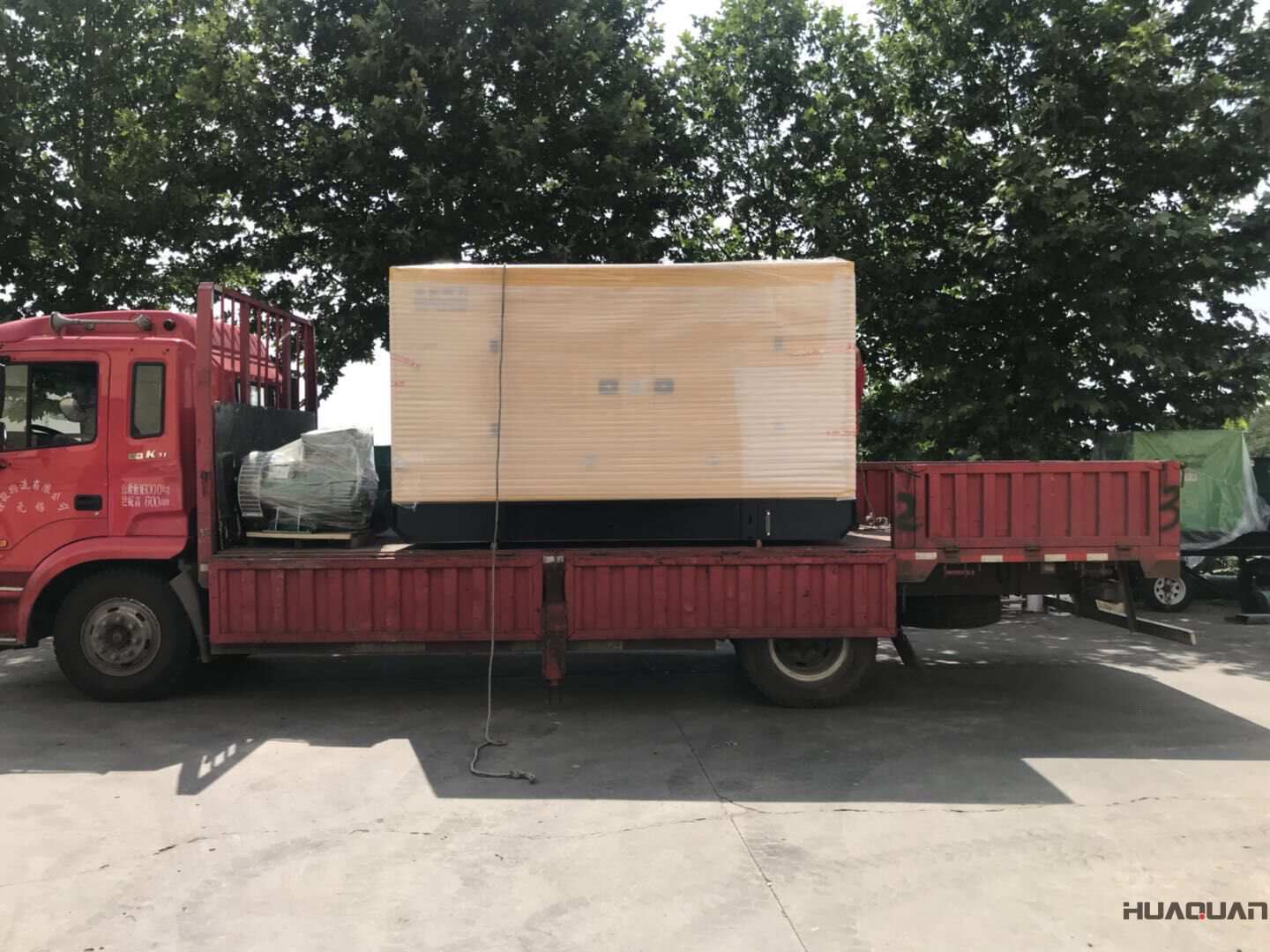 發貨了！10月12日一臺200kw防雨棚型柴油發電機組已發往山東