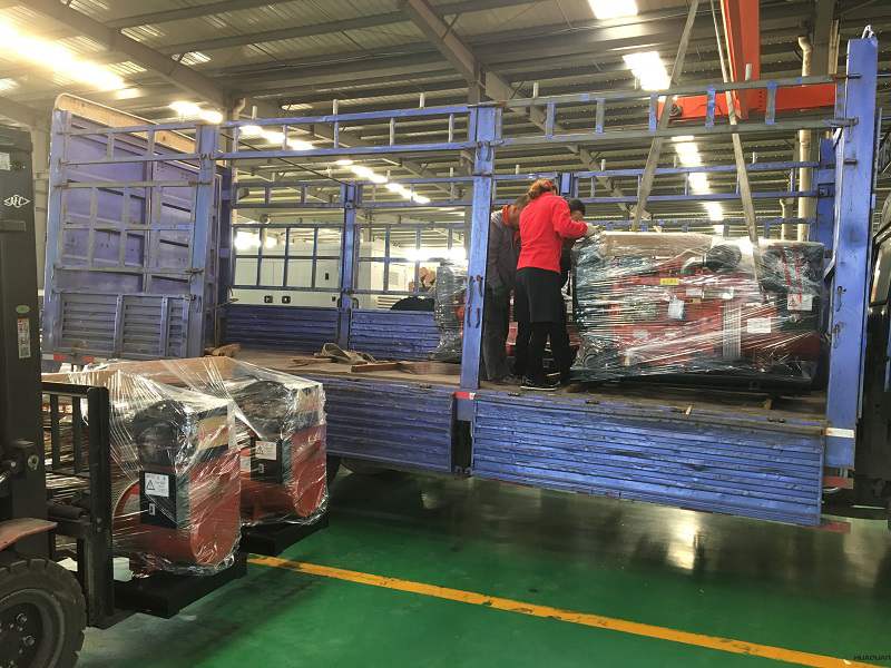 王先生從華全動力采購的15kw和30kw靜音箱柴油發電機組于10月16日成功發往山東青島