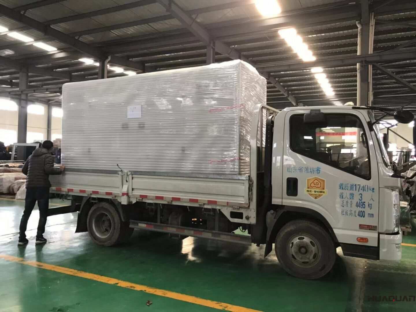 11月20日，山東劉先生訂購的一臺(tái)500kw靜音箱柴油發(fā)電機(jī)組已從華全動(dòng)力順利發(fā)往目的地