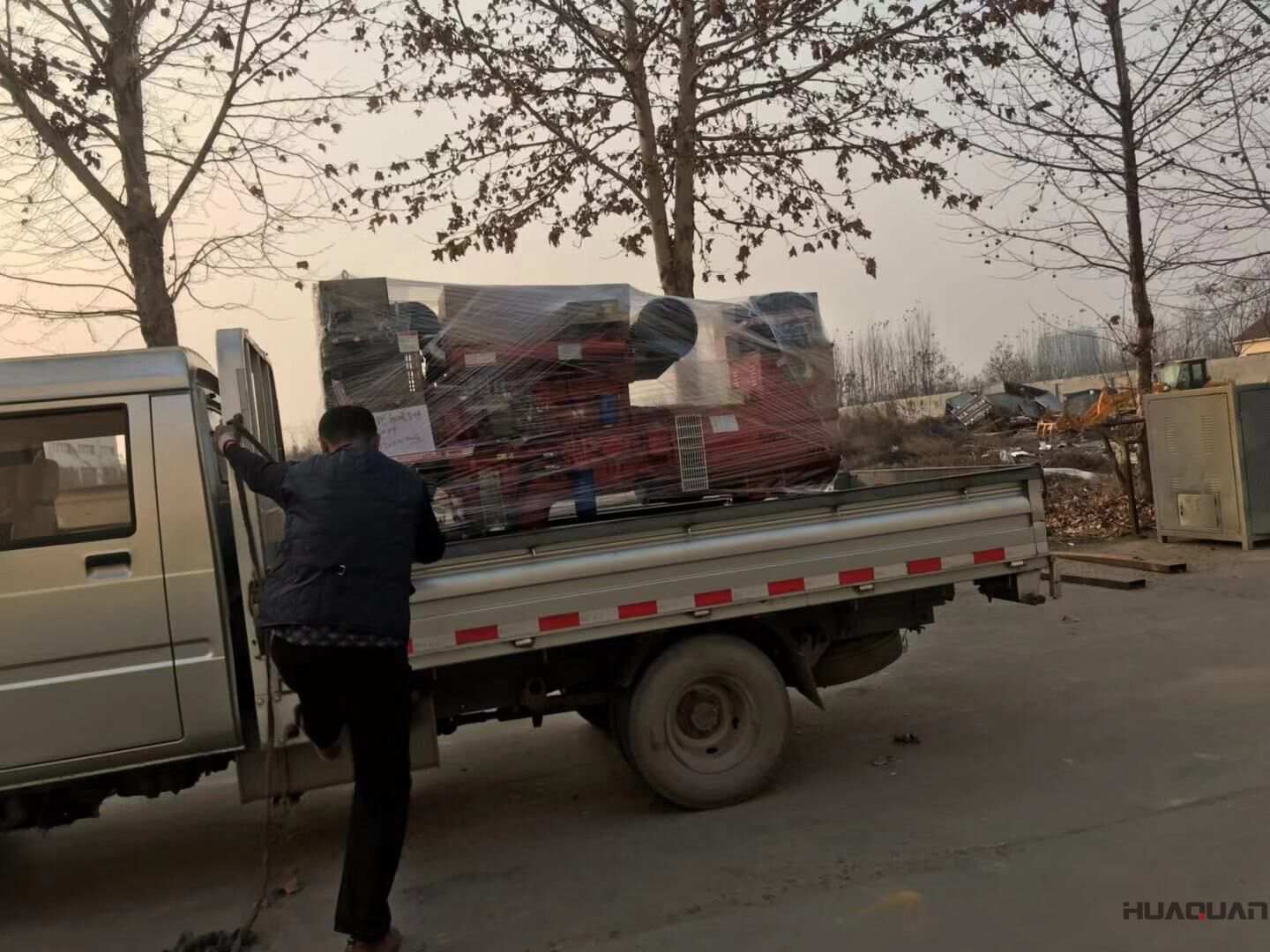 11月30日，張先生從華全動(dòng)力訂購的一臺120kw自動(dòng)化柴油發(fā)電機(jī)組現(xiàn)已成功發(fā)往山東省