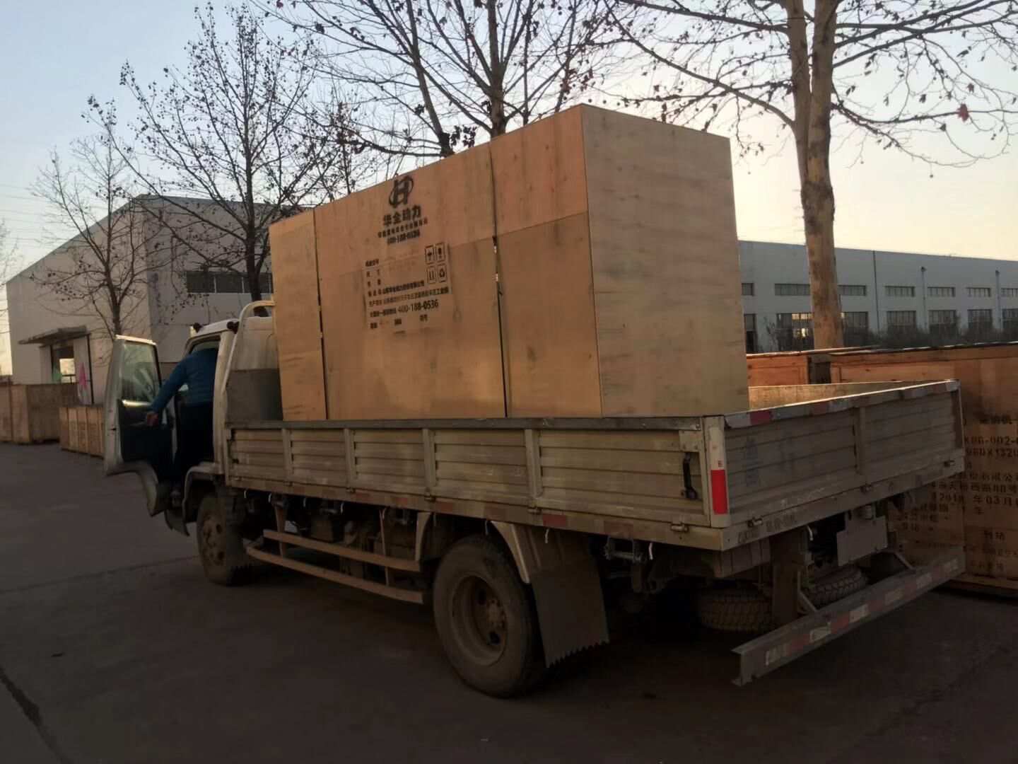 路先生從華全動(dòng)力采購的一臺300kw立柜四保護(hù)柴油發(fā)電機(jī)組已于12月4日成功發(fā)往山東省