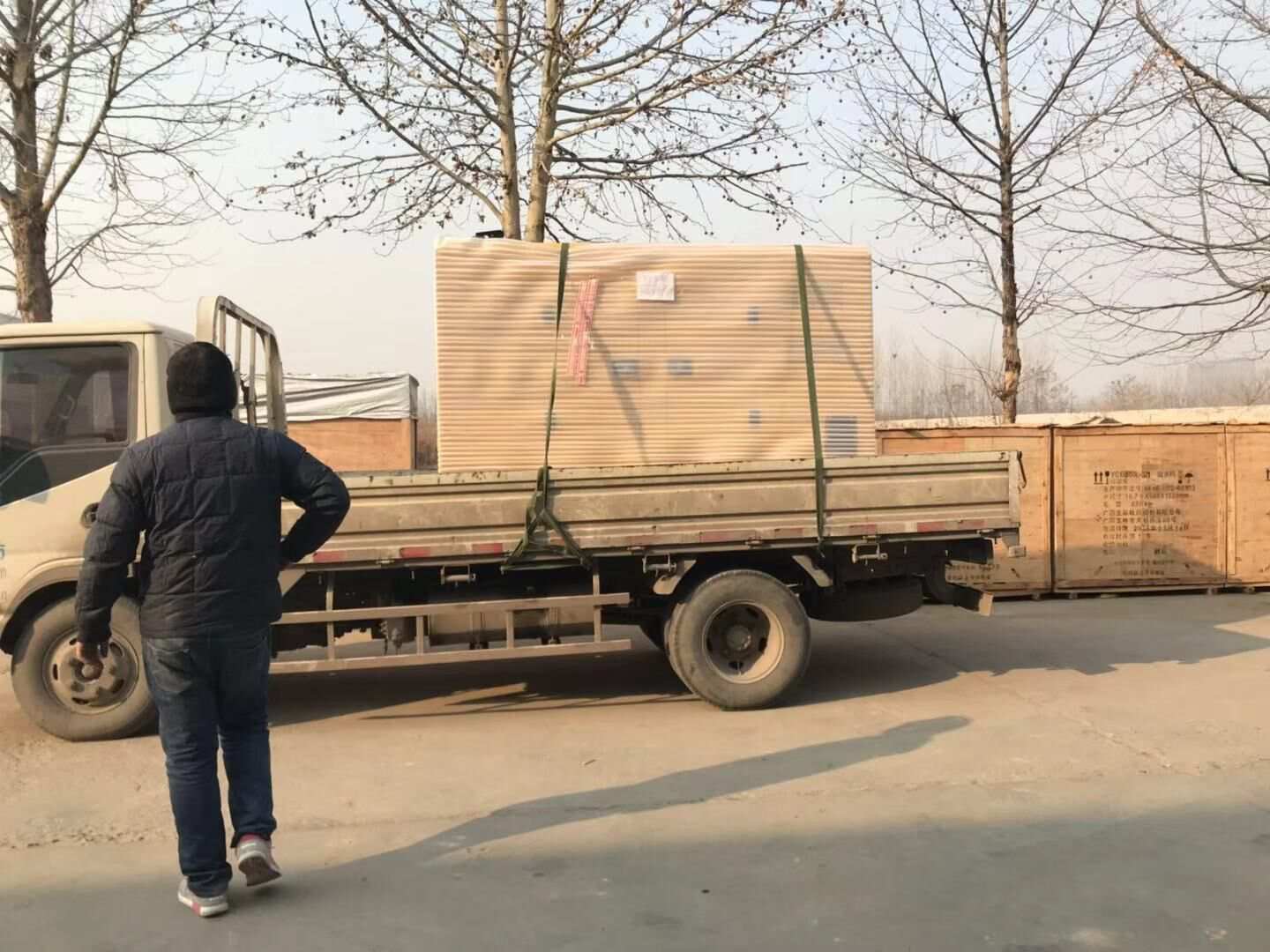 1月3日，王先生從華全動(dòng)力采購(gòu)的50kw靜音箱柴油發(fā)電機(jī)組順利的發(fā)往河北省