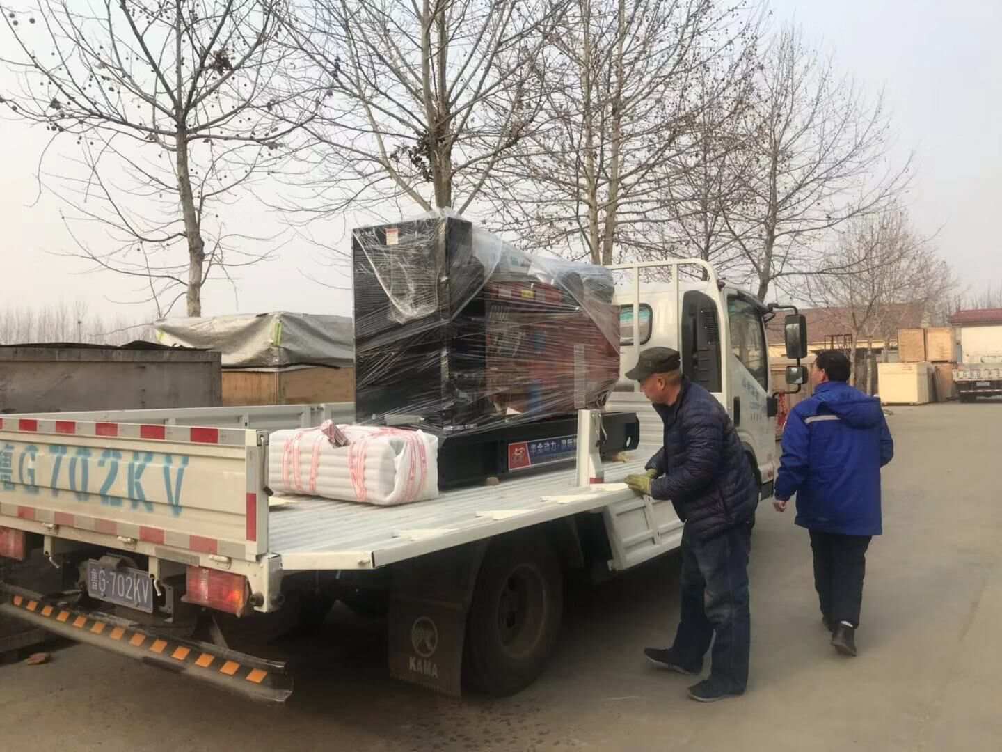 山東省王先生從華全動(dòng)力代裝的30kw和80kw標(biāo)配柴油發(fā)電機(jī)組已于1月22日成功發(fā)往目的地