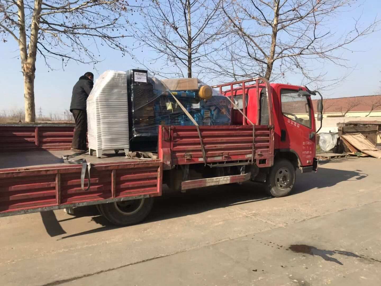 山東省于先生從華全動(dòng)力采購的250kw自動(dòng)化柴油發(fā)電機(jī)組于1月29日順利發(fā)往目的地
